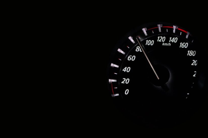speedometer at 90 km/h